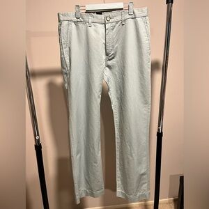 GAP NWT men's light weight trouser.